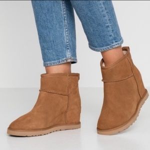 UGG Classic Femme Mini Wedge Bootie in Che Suede Size US 5.5